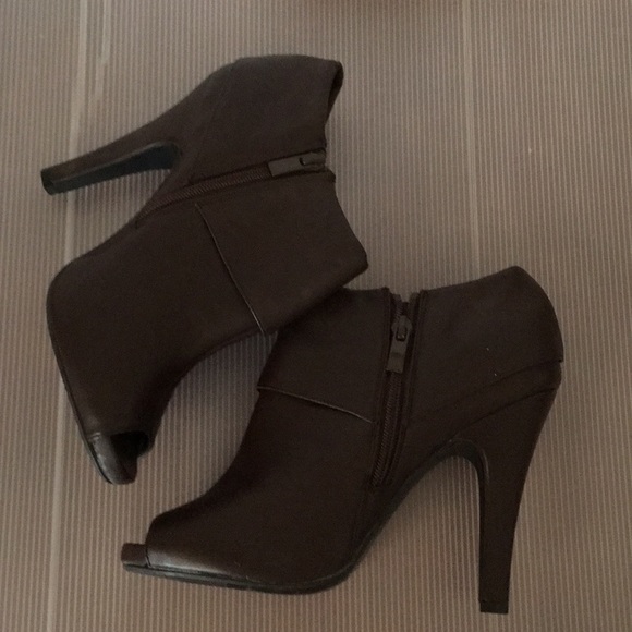 Brand new booties - Picture 3 of 5